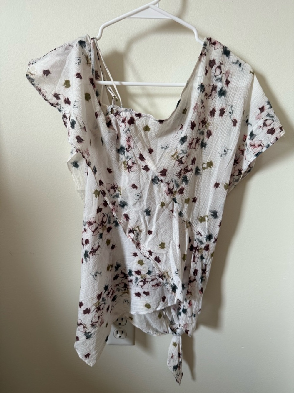 BCBGMaxAzria Cream Floral Tie-Front Blouse